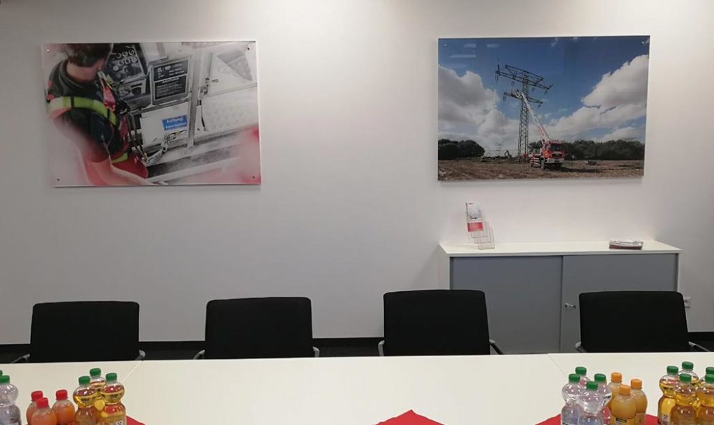 Werbetechnik 262 Plexiglasschild rückseitig bedruckt Barth Feuerwehrtechnk Fellbach