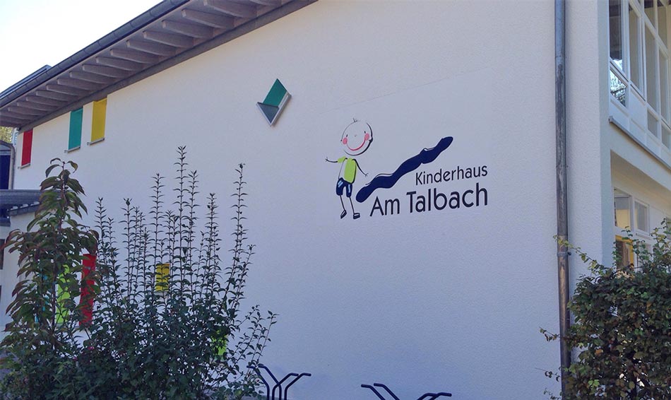 Wandbeschriftung für das Kinderhaus am Talbach