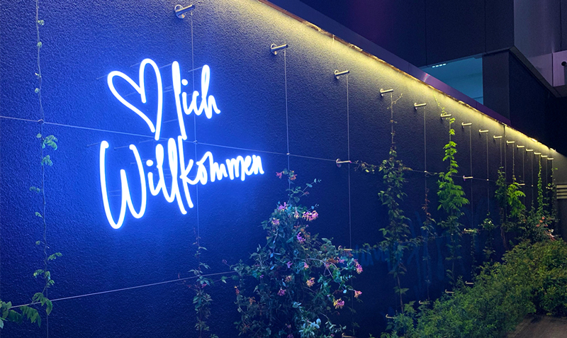 Neon Schriftzug für das Einkaufszentrum der Firma NeckarCenter