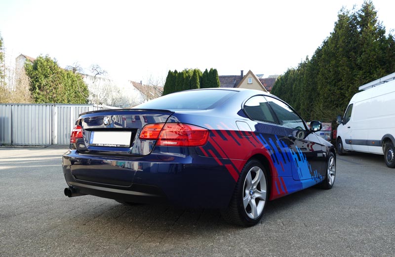 BMW Fahrzeugbeschriftung Folierung Avery rot blau