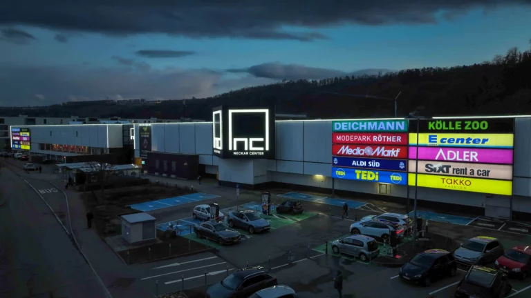 Blog 3 Leuchtanlage des Neckar Centers in Esslingen